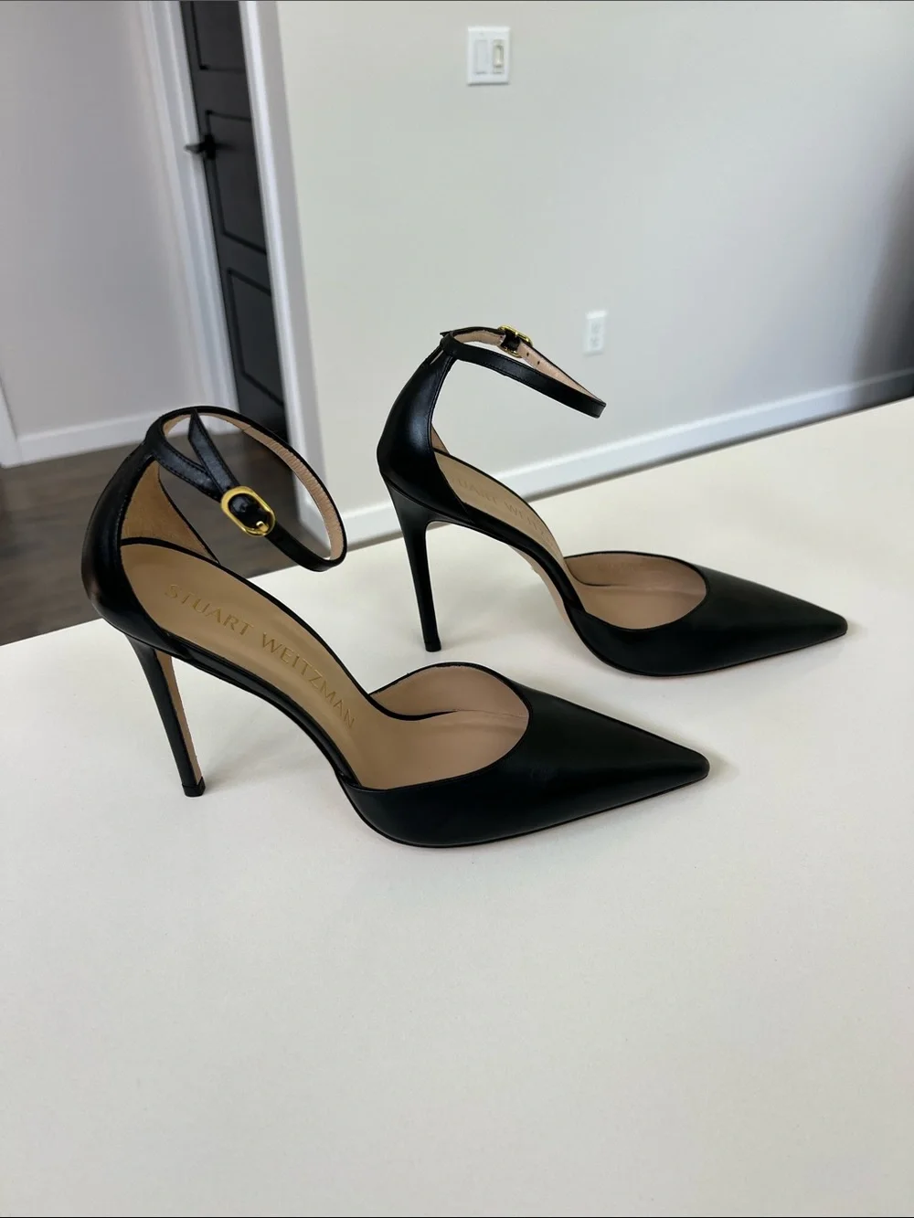 Stuart Weitzman 100 strap black leather pointed toe pumps heels 10